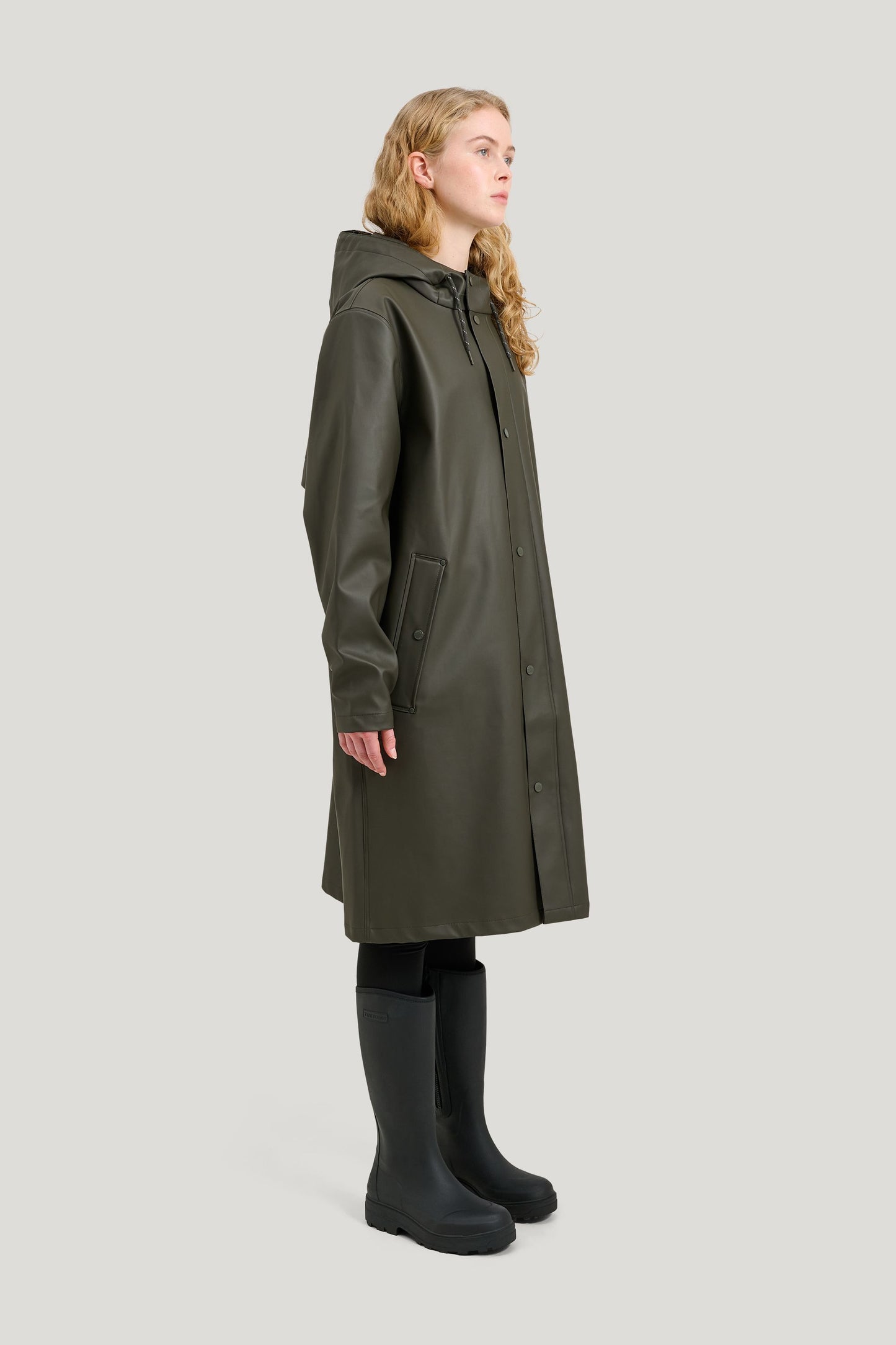 Classic long rain jacket with stylish press studs