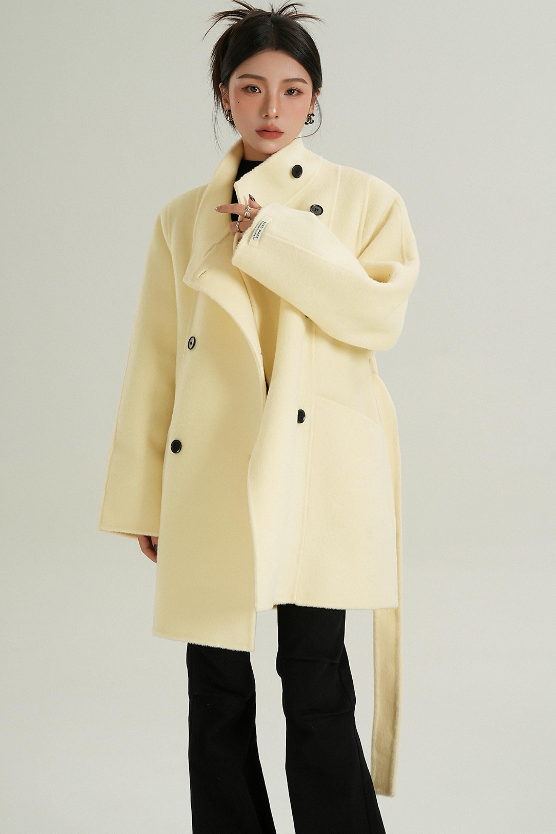 Tailored women's outerwear in cream color