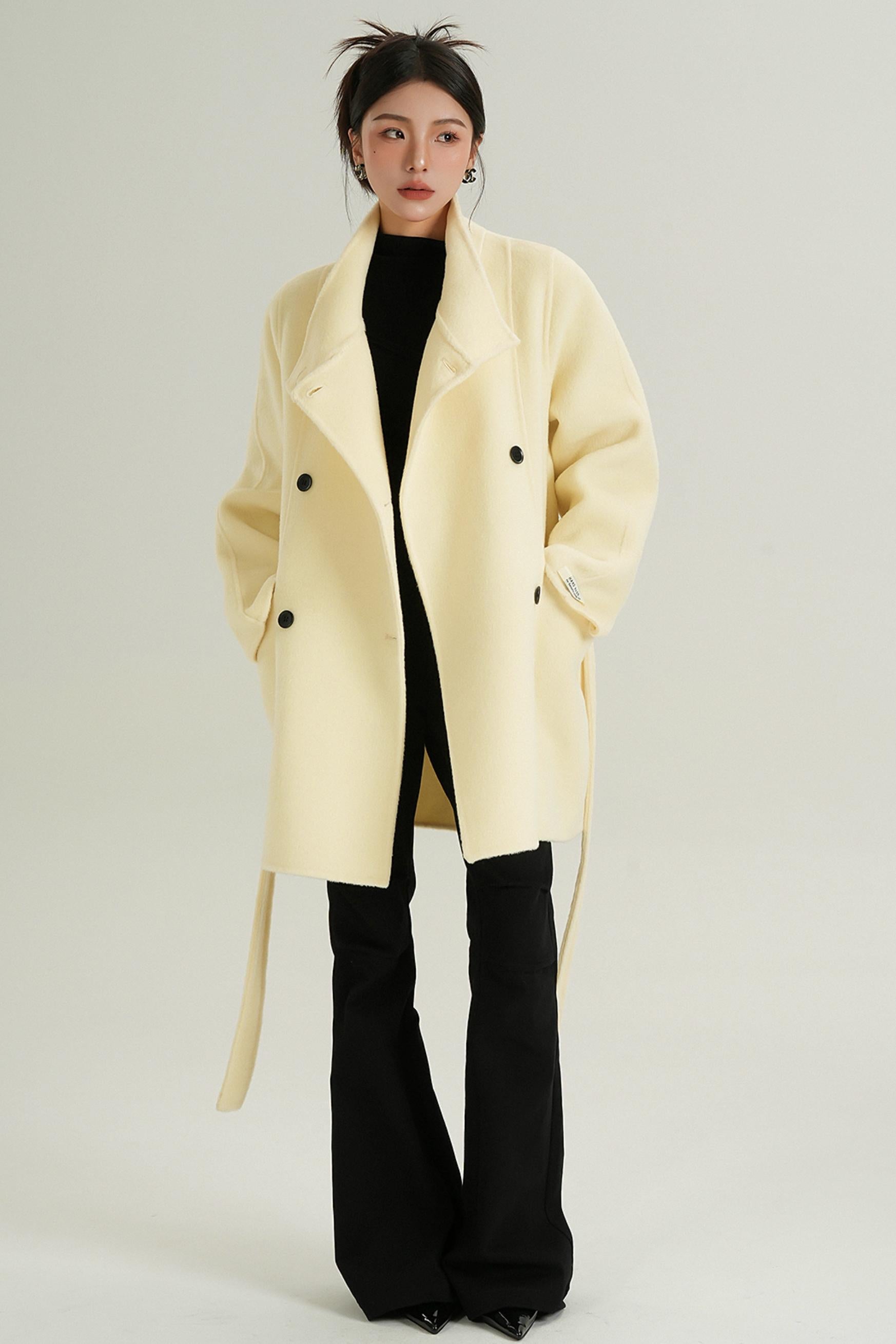 Tailored women's outerwear in cream color