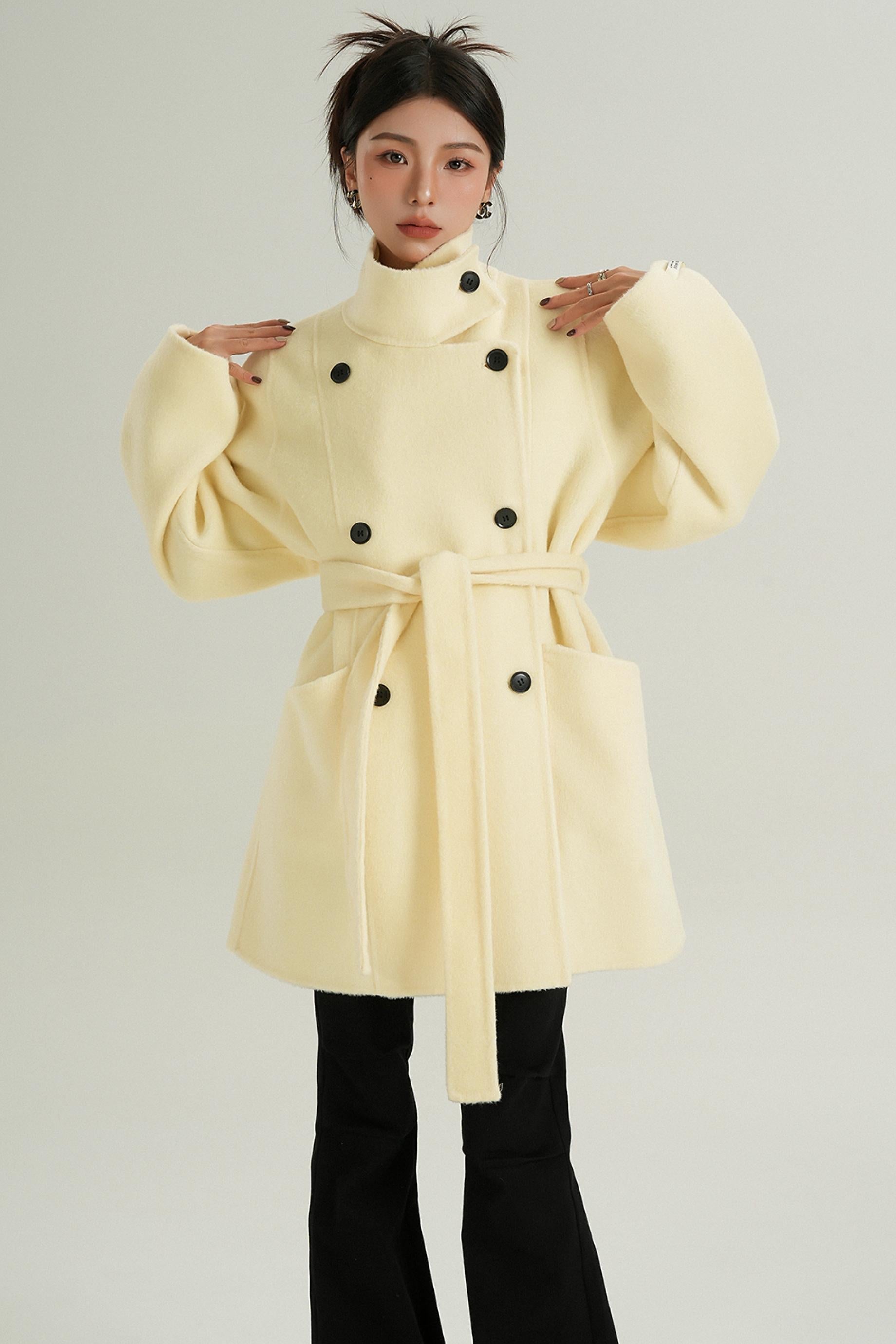Tailored women's outerwear in cream color