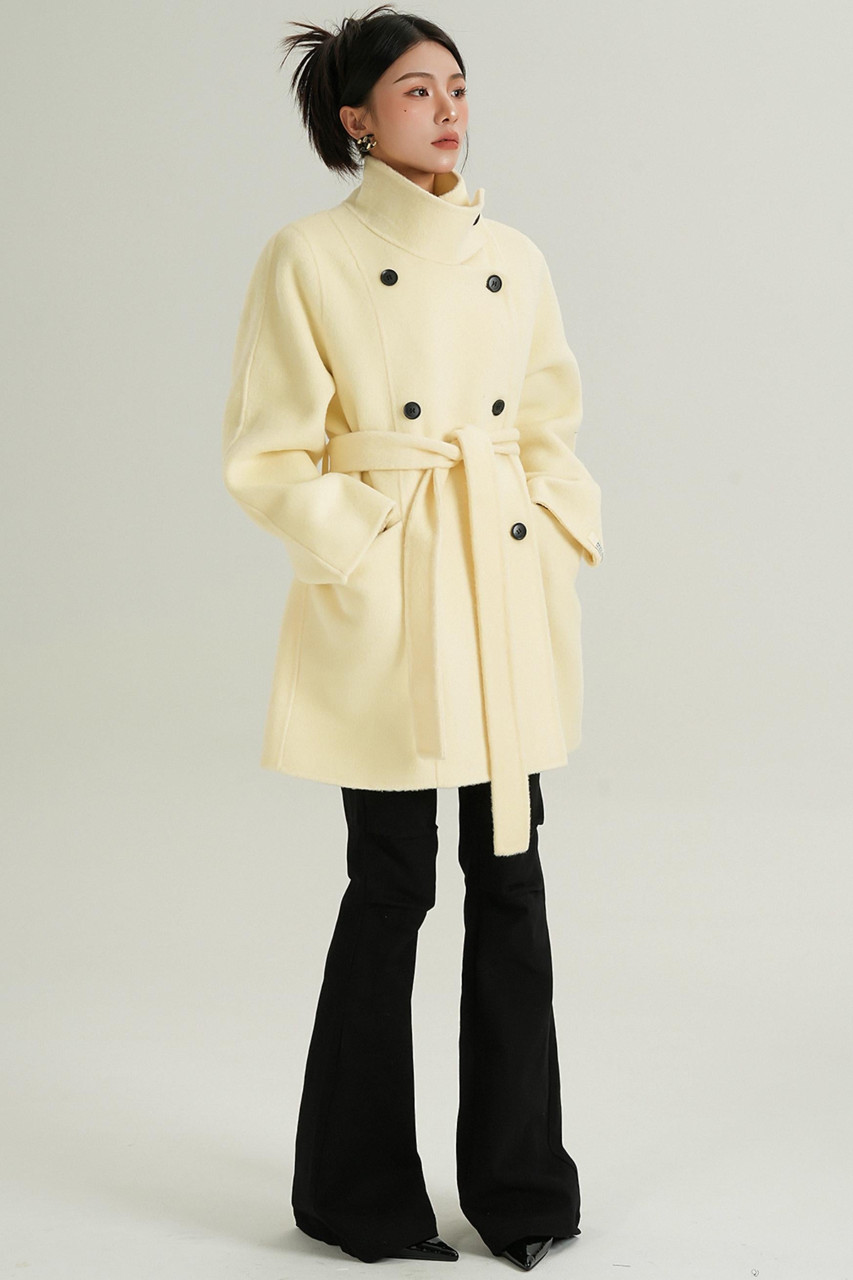 Tailored women's outerwear in cream color