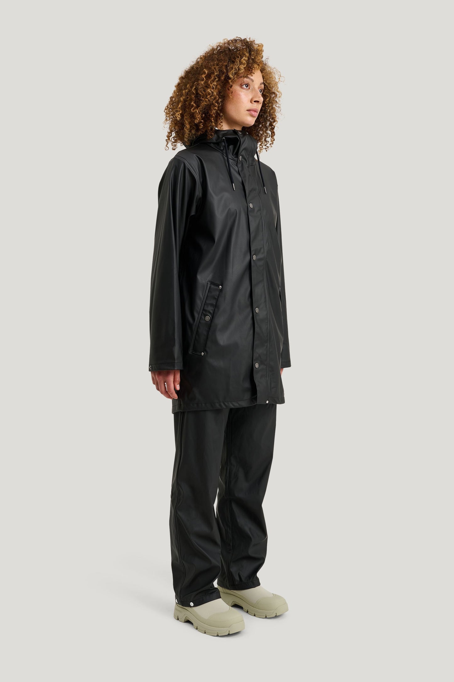 Timeless rain jacket made from recycled PU material.